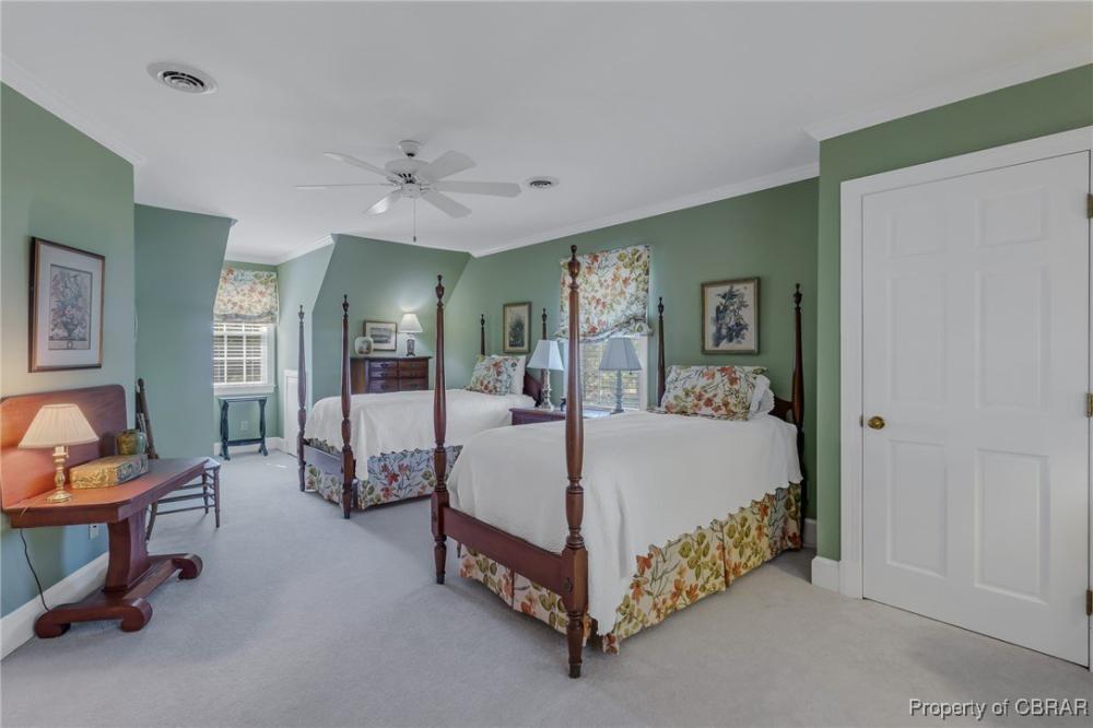 Currently Displayed Property Photo