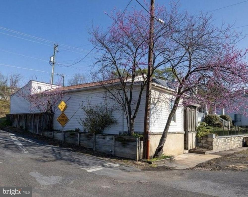 Currently Displayed Property Photo