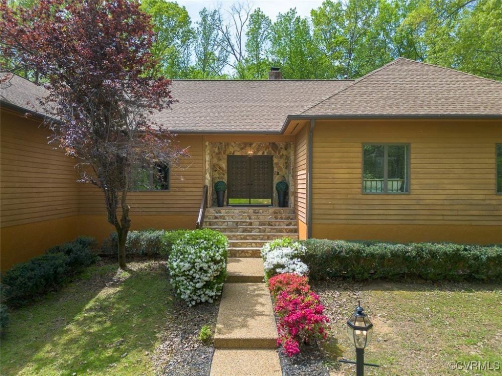 Currently Displayed Property Photo