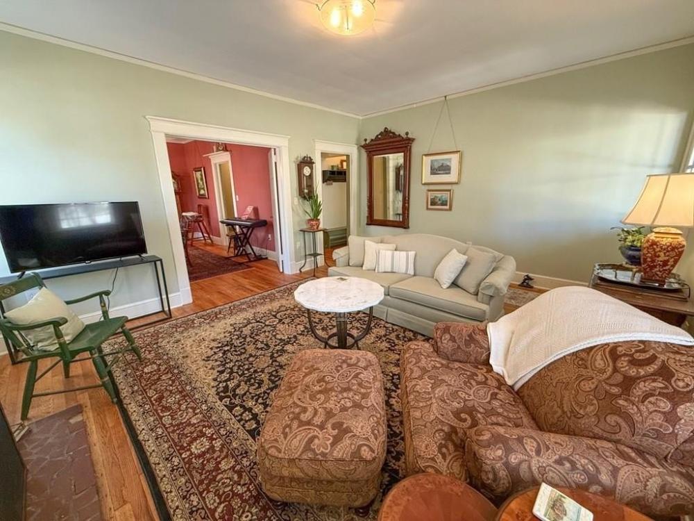 Currently Displayed Property Photo